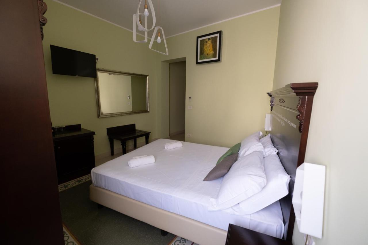 Hotel Borgo Di Ciaula Санта-Флавия Экстерьер фото