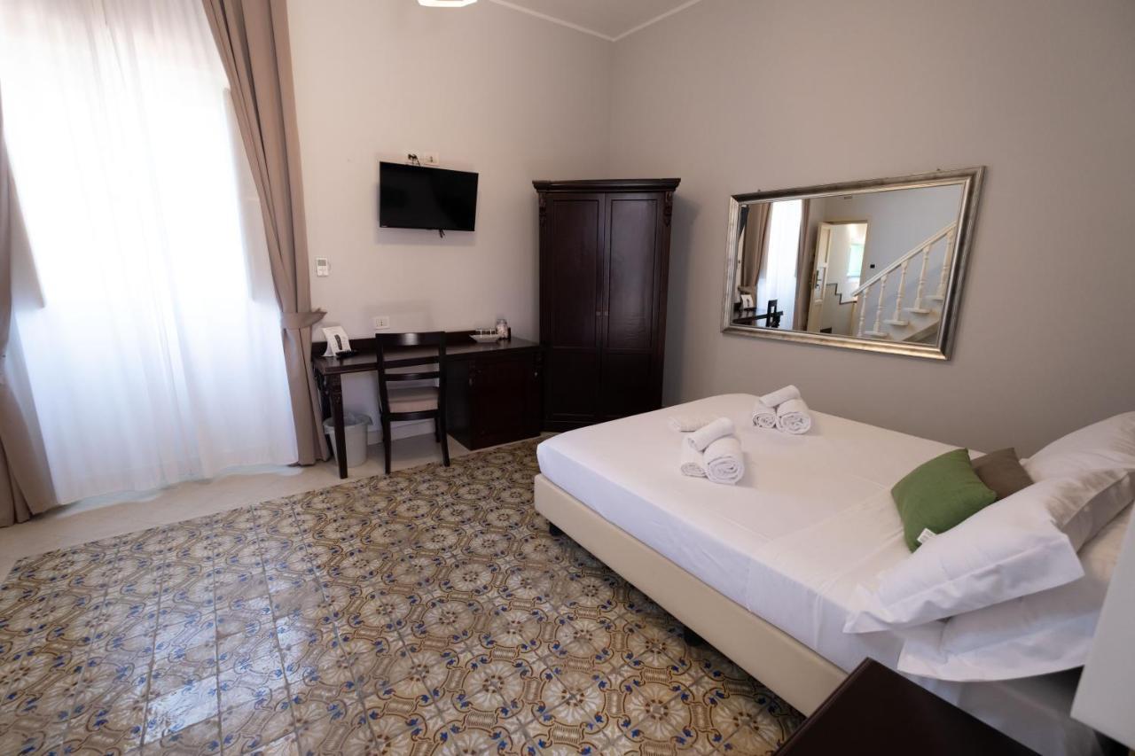 Hotel Borgo Di Ciaula Санта-Флавия Экстерьер фото