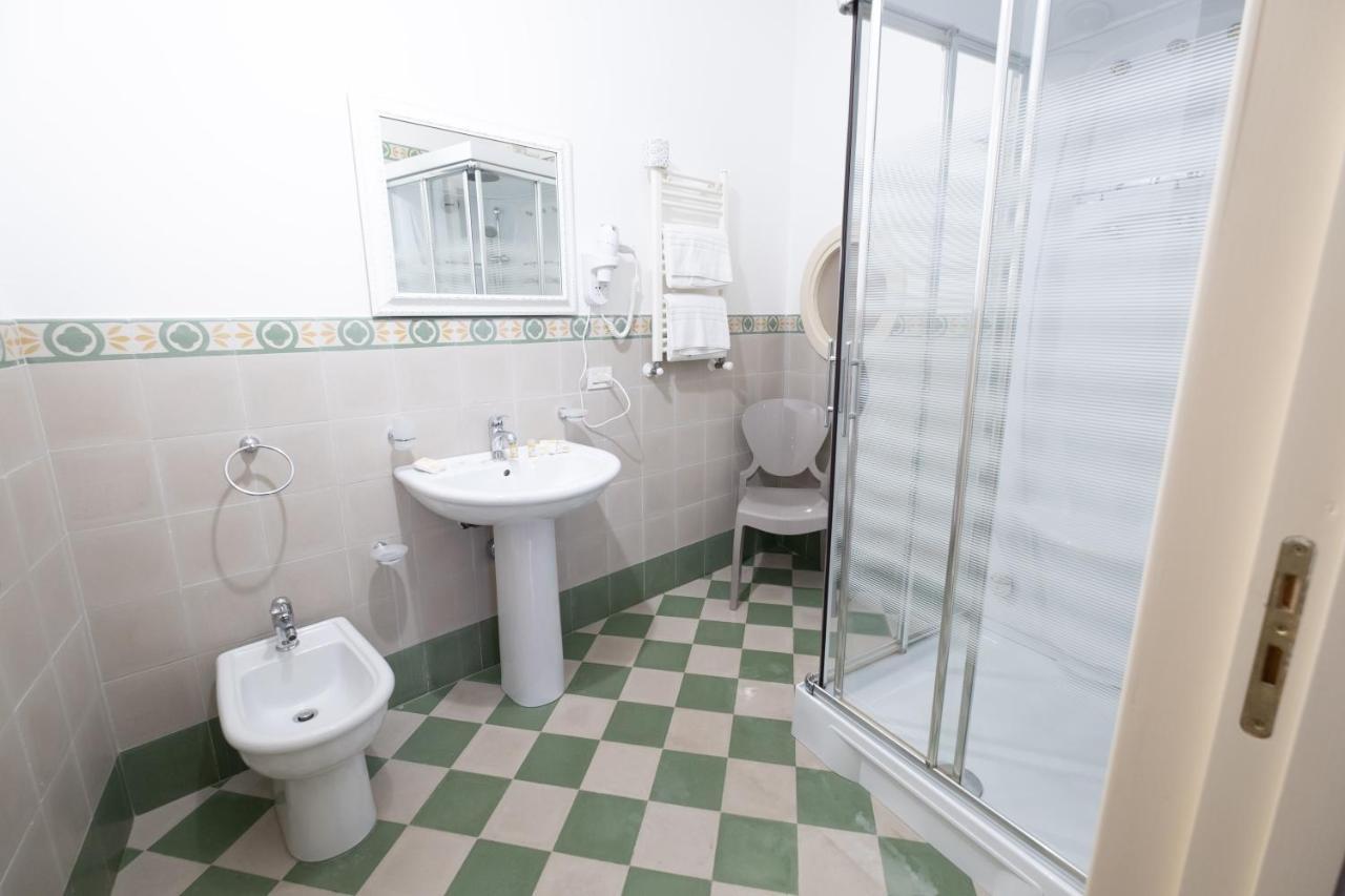 Hotel Borgo Di Ciaula Санта-Флавия Экстерьер фото